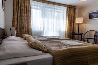 Курортные отели Olymp II Колобжег Двухместный номер с 2 отдельными кроватями и дополнительной кроватью-5